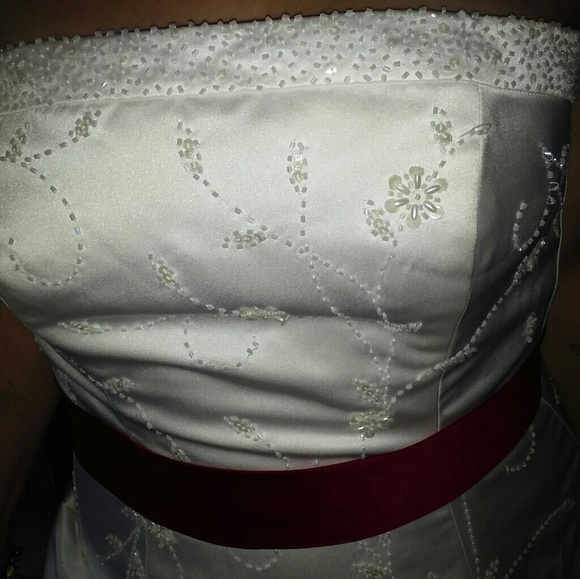 Wedding gown - Picture 2 of 5