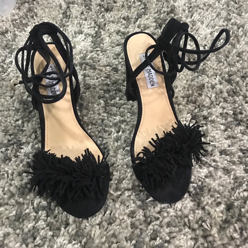 NWOT STEVE MADDEN FRINGE HEELS