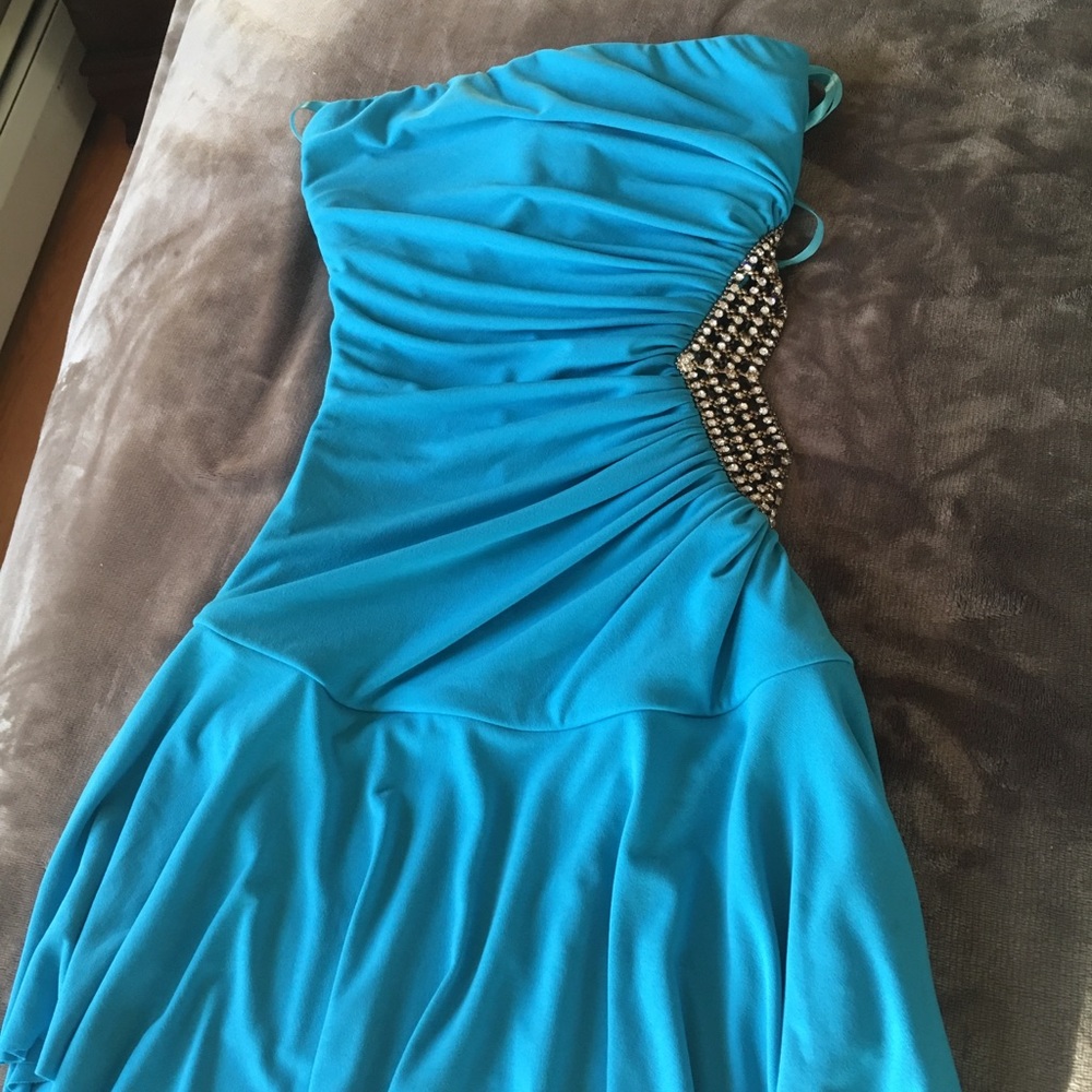 Cache Dress with Rhinestones - Picture 3 of 6