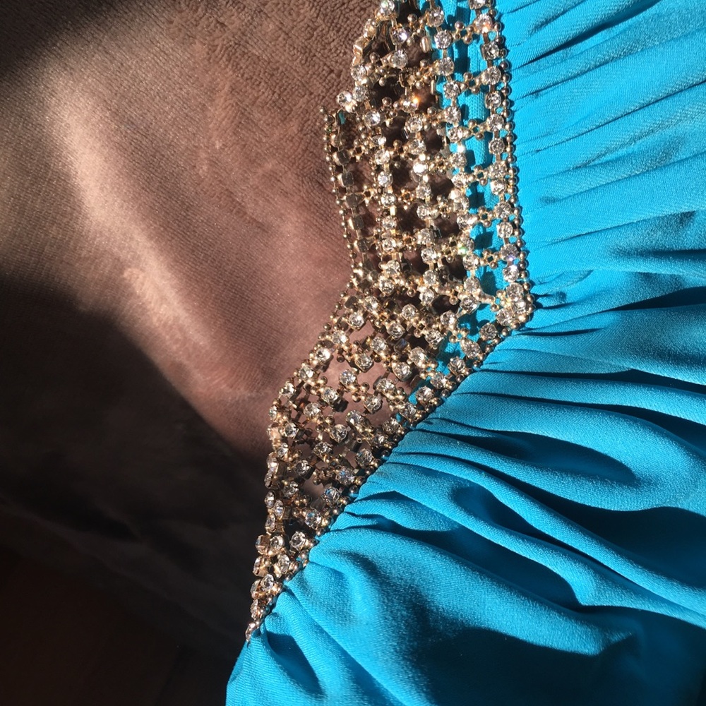 Cache Dress with Rhinestones - Picture 5 of 6