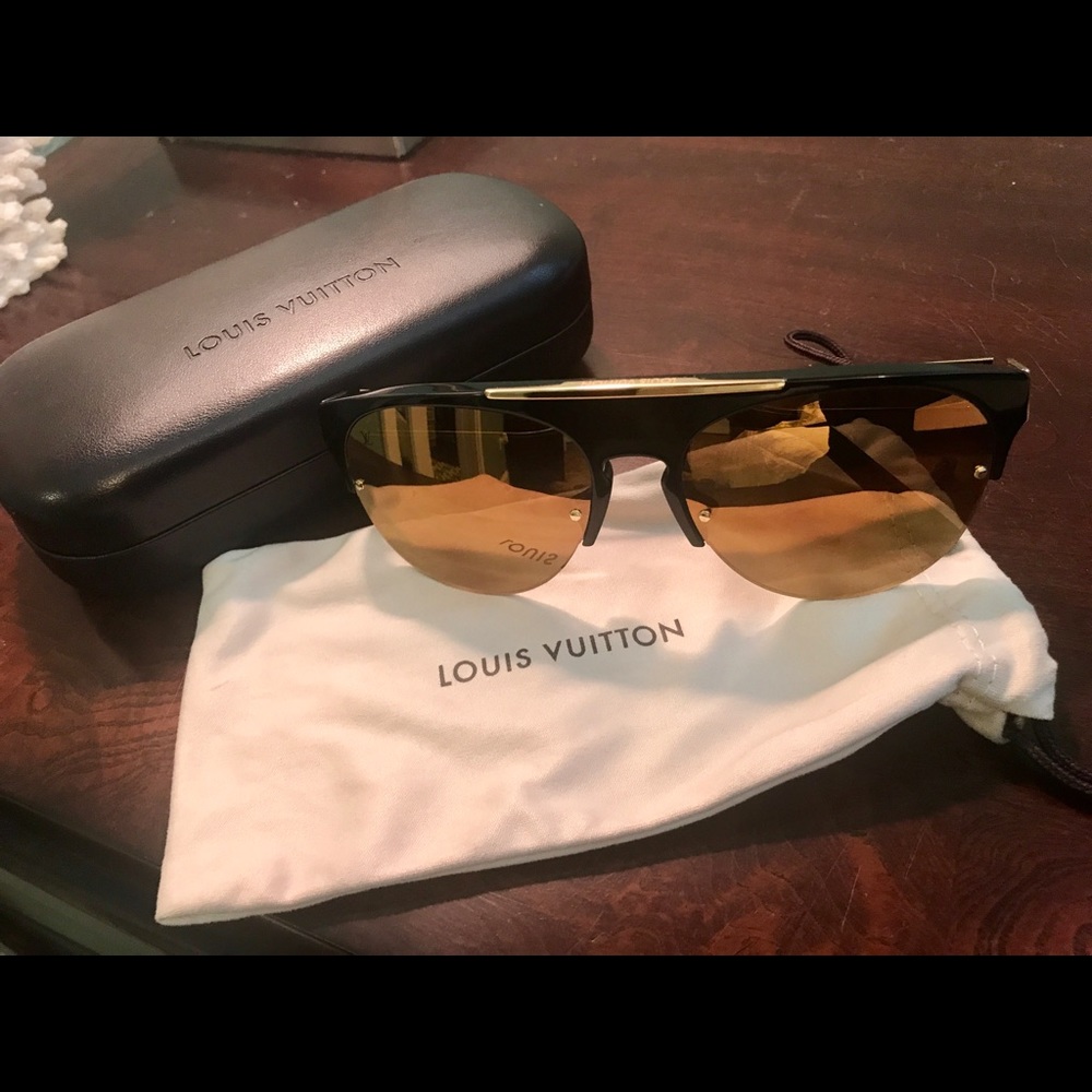 Louis Vuitton Men’s Kasai Black w/gold sunglasses