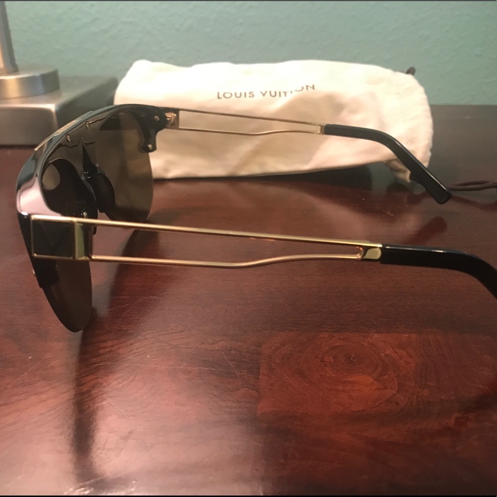 Louis Vuitton Men’s Kasai Black w/gold sunglasses - Picture 2 of 4