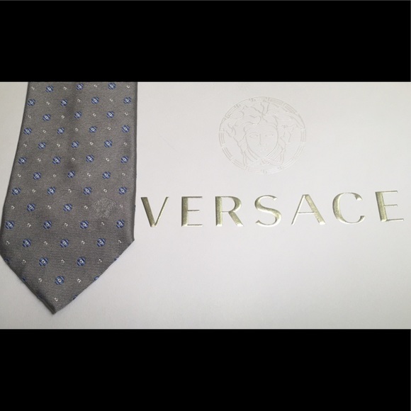 ⭐️2XHP⭐️🇮🇹 VERSACE MEDUSA 💯% SILK TIE - Picture 2 of 8