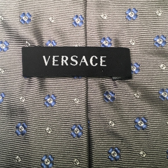 ⭐️2XHP⭐️🇮🇹 VERSACE MEDUSA 💯% SILK TIE - Picture 7 of 8