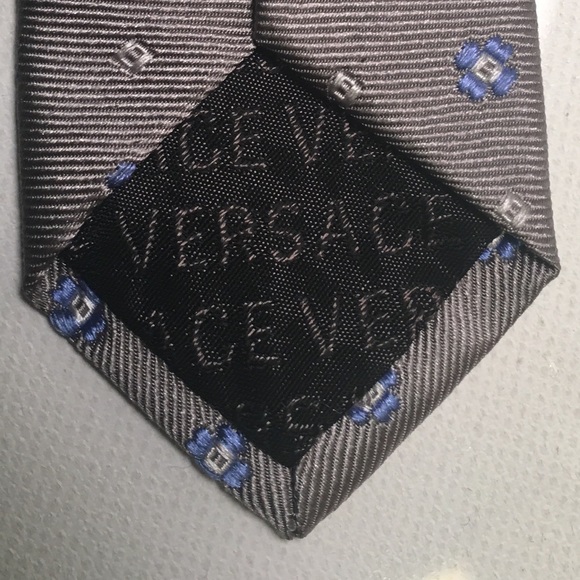⭐️2XHP⭐️🇮🇹 VERSACE MEDUSA 💯% SILK TIE - Picture 6 of 8