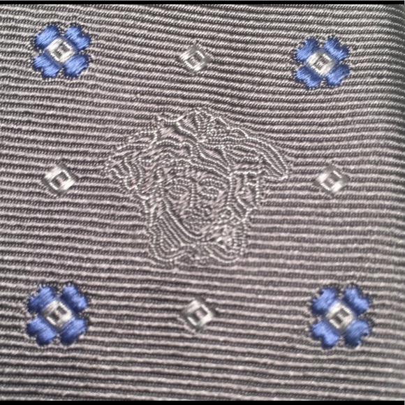 ⭐️2XHP⭐️🇮🇹 VERSACE MEDUSA 💯% SILK TIE - Picture 4 of 8