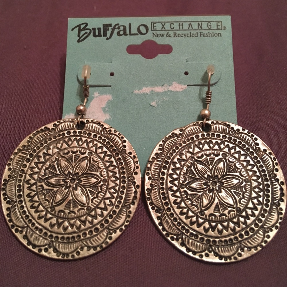 Engraved earrings