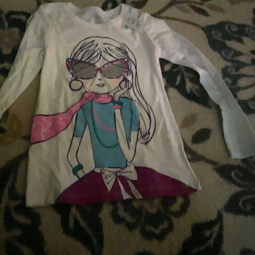 The children place long sleeved shirt New
