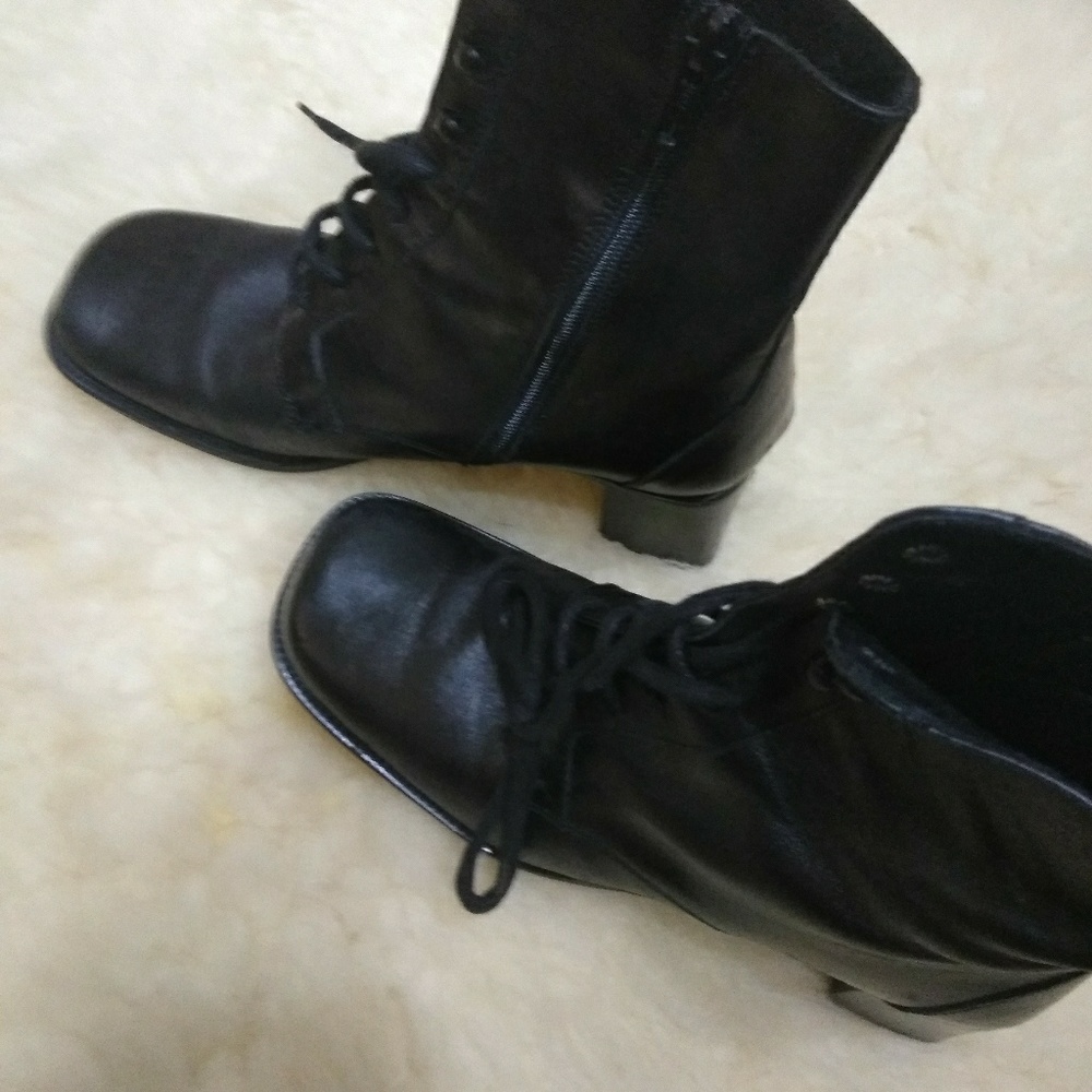 High Rise Kenneth Cole Boots -  size 6