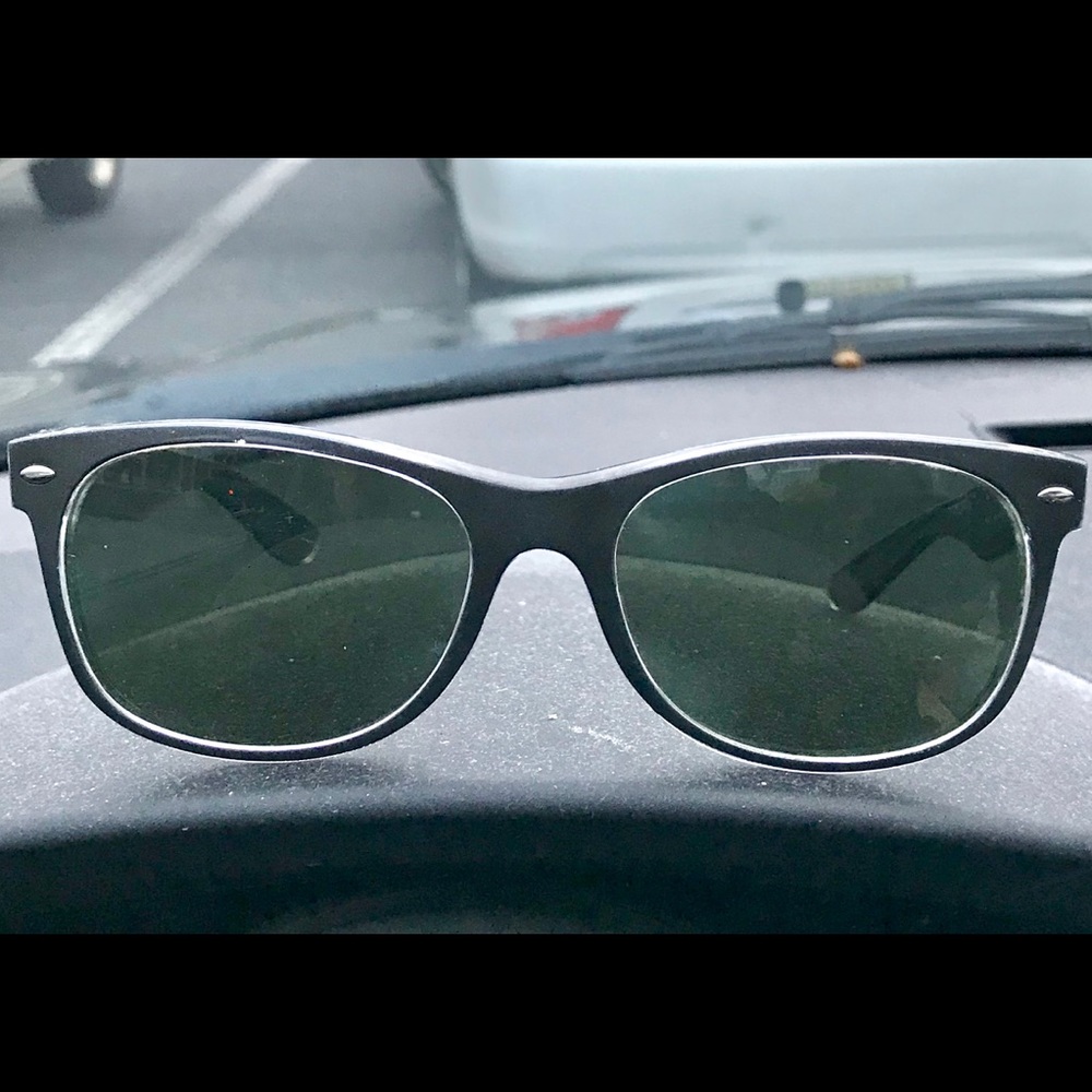 *PRICDROP* Rayban New Wayfarer 2132 in Gunmetal