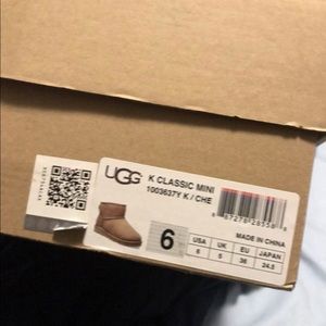 UGG Classic Mini