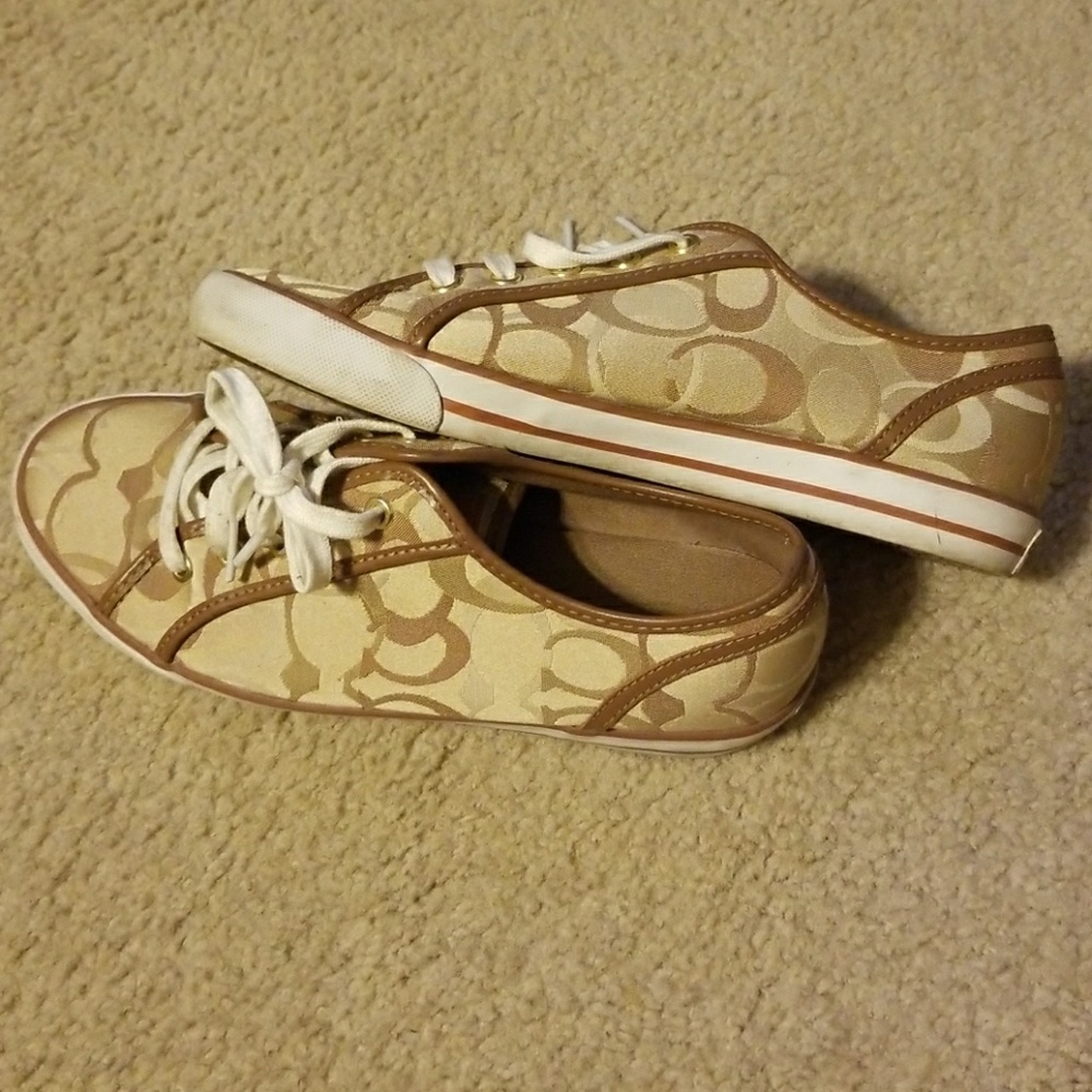 Shoes - Picture 2 of 4