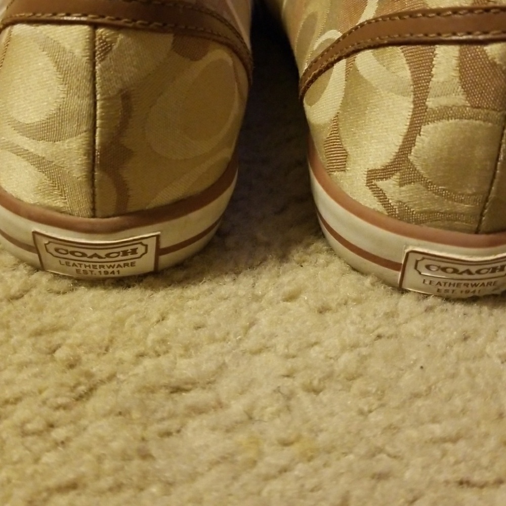 Shoes - Picture 3 of 4