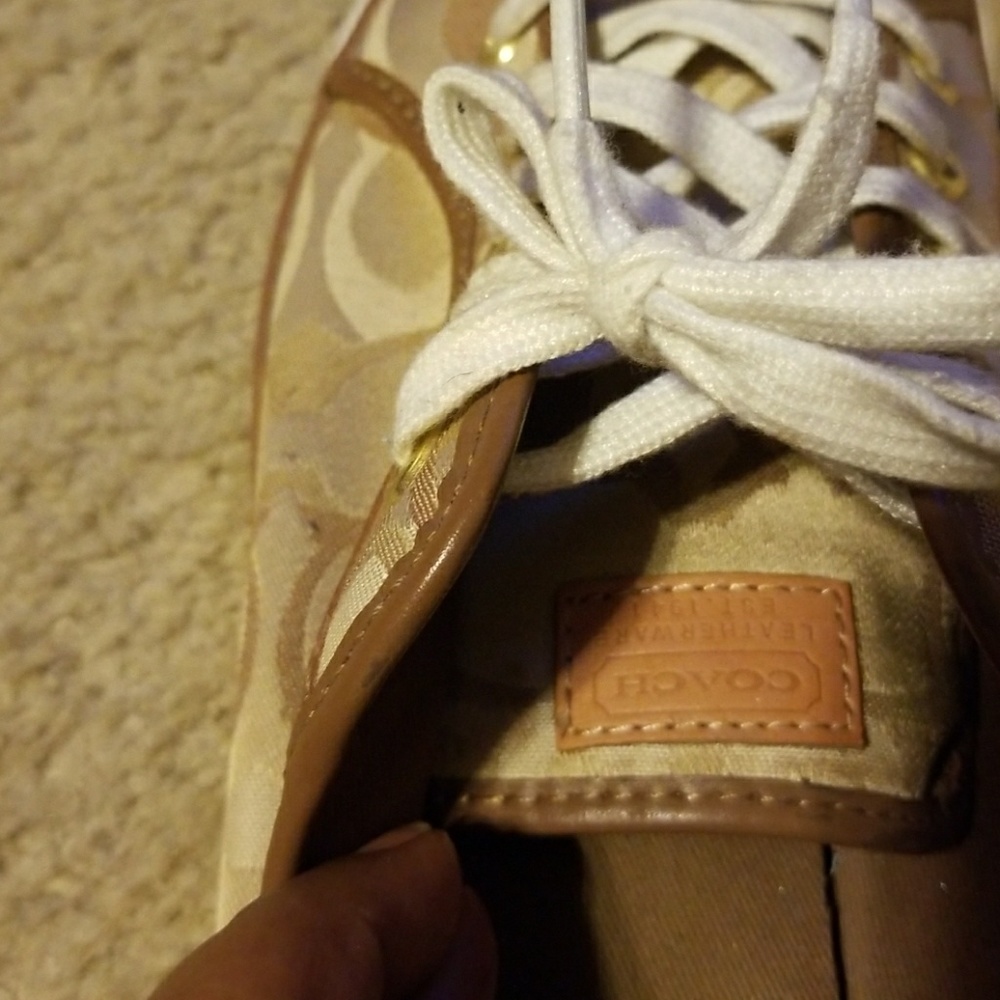 Shoes - Picture 4 of 4