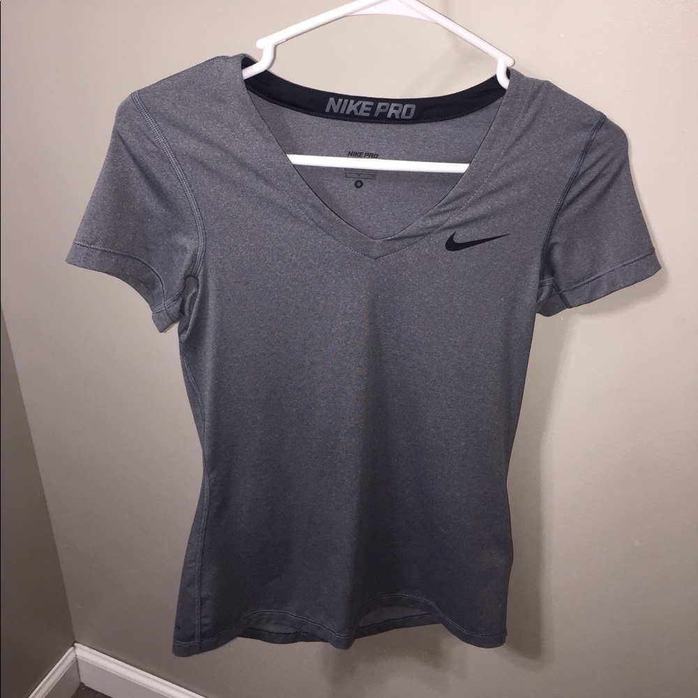 Nike pro v neck