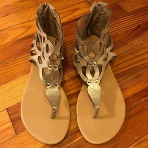 Breckelle’s gold metallic sandals, size 9