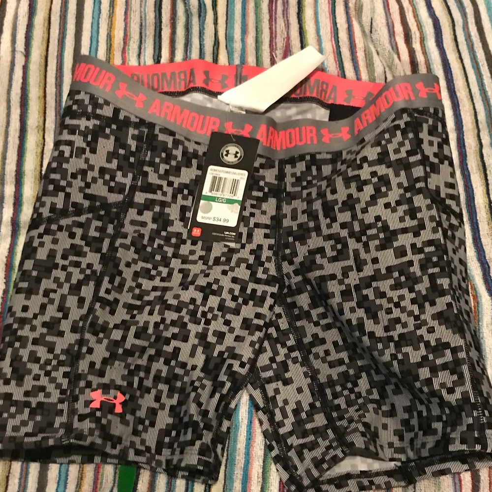 Under Armour Strike Zone Slider NWT. size L