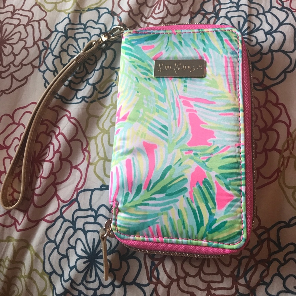 Lily Pulitzer wristlet/iPhone 6 and 7 holder