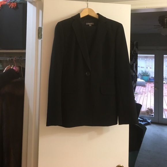 Black two piece Ann Taylor suit: one button - Picture 1 of 2