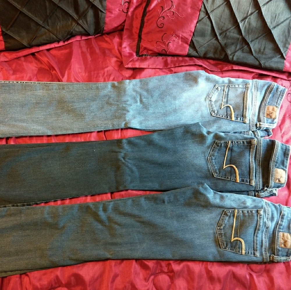 3 pairs American Eagle Jeans