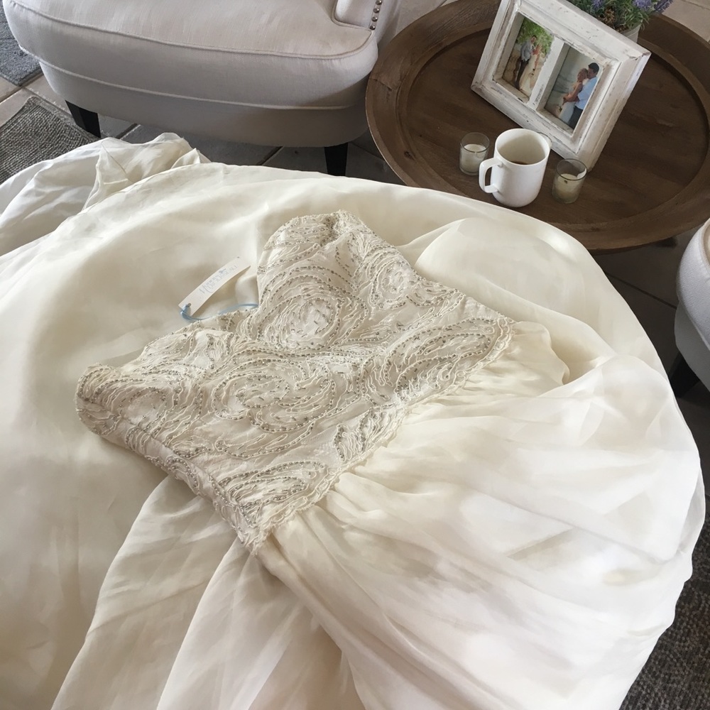 Brand new Modern Trousseau wedding gown!