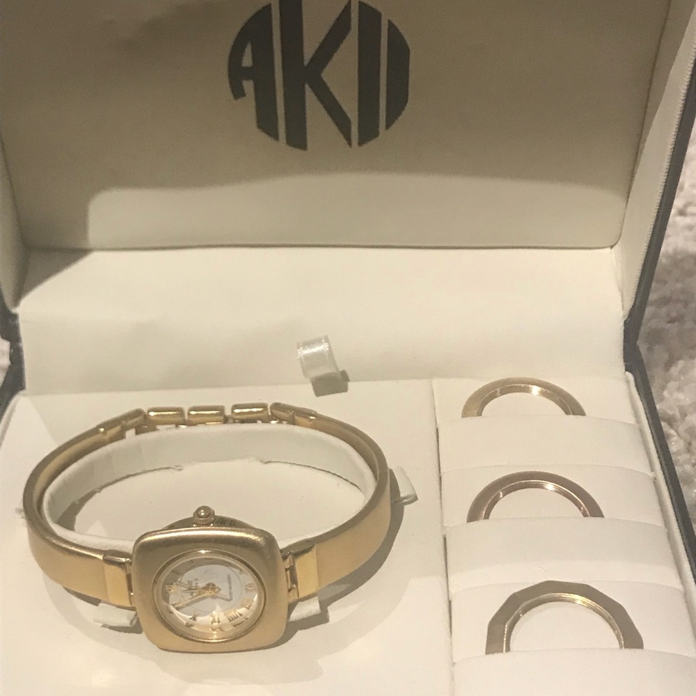 Anne Klein I️I️....Brushed Gold Color Watch ❤️❤️