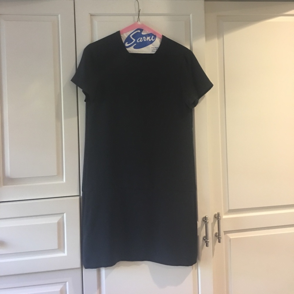 Theory size 4 navy blue short sleeve dress
