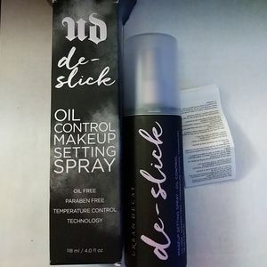 Urban Decay de-slick Makeup Setting Spray