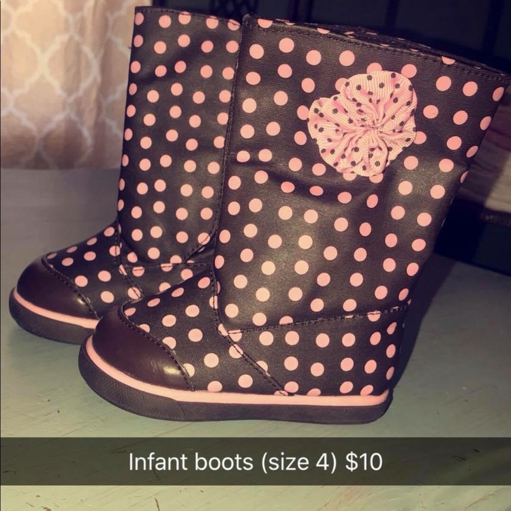 Infant boots size 4