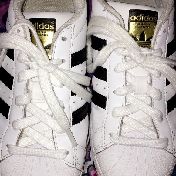 ***SOLD***Women's Size 5.5Y/7.5 Adidas Superstar - Picture 2 of 4