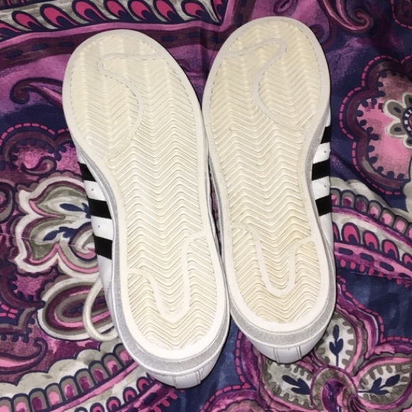 ***SOLD***Women's Size 5.5Y/7.5 Adidas Superstar - Picture 3 of 4