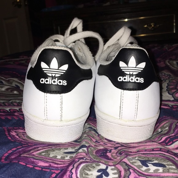 ***SOLD***Women's Size 5.5Y/7.5 Adidas Superstar - Picture 4 of 4