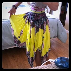 Very pretty flowy bright green skirt!