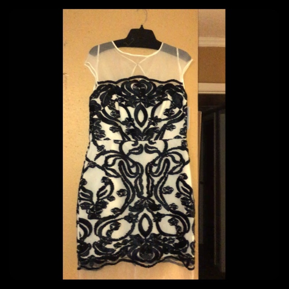JULIA JORDAN dress. Lovely piece!