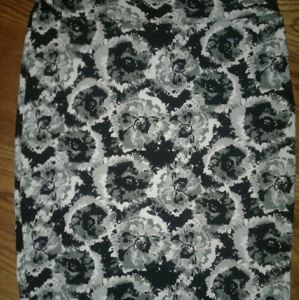 LulaRoe Cassie