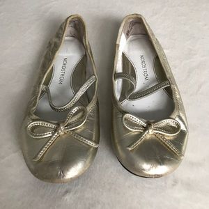 Little girl gold flats