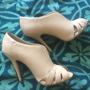 Nine west nude peep toe bootie heels pumps