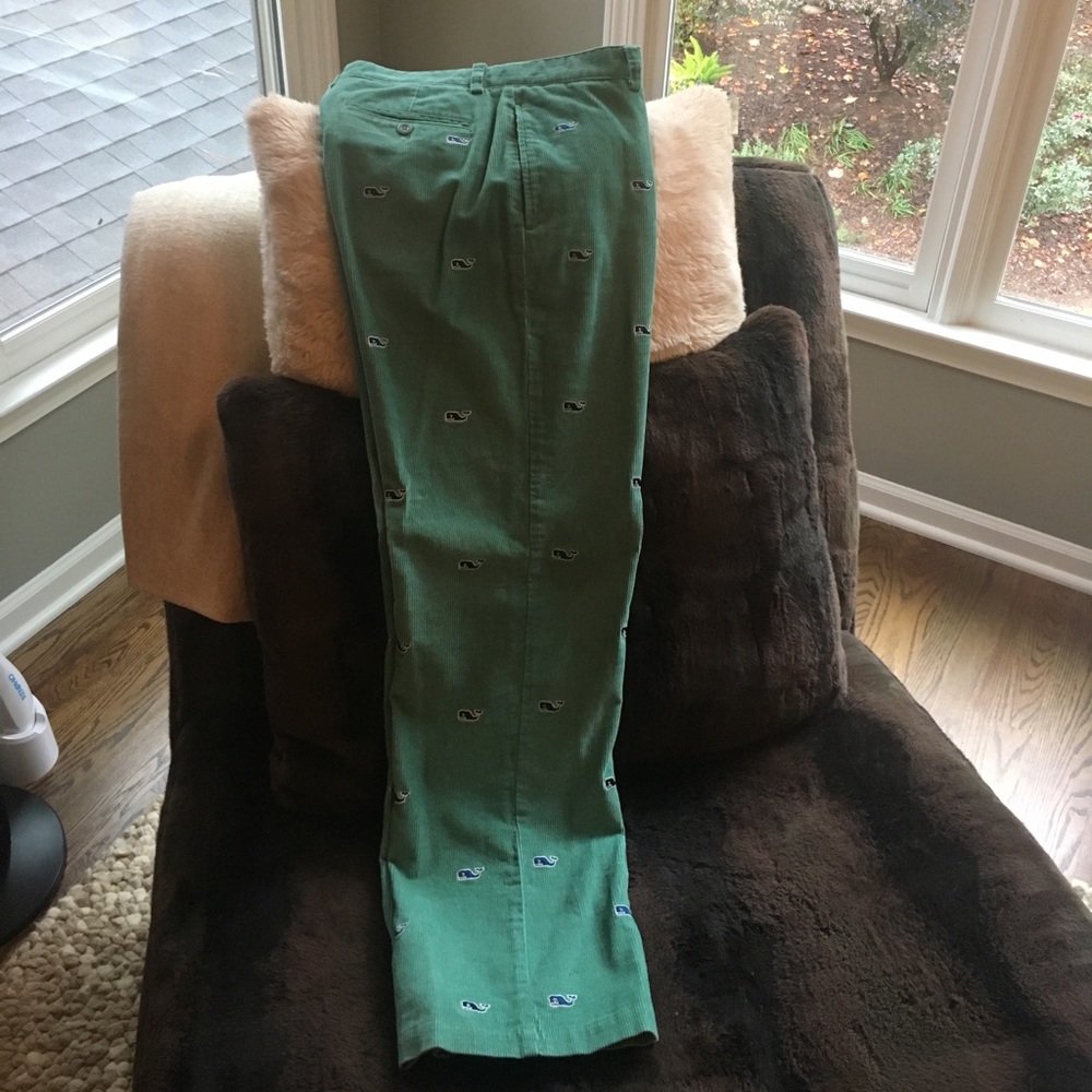 Vineyard Vines corduroy greens. 32/32 excellent.