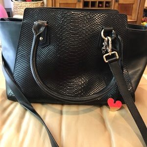 New   Cuore & Pelle  large carry all tote.