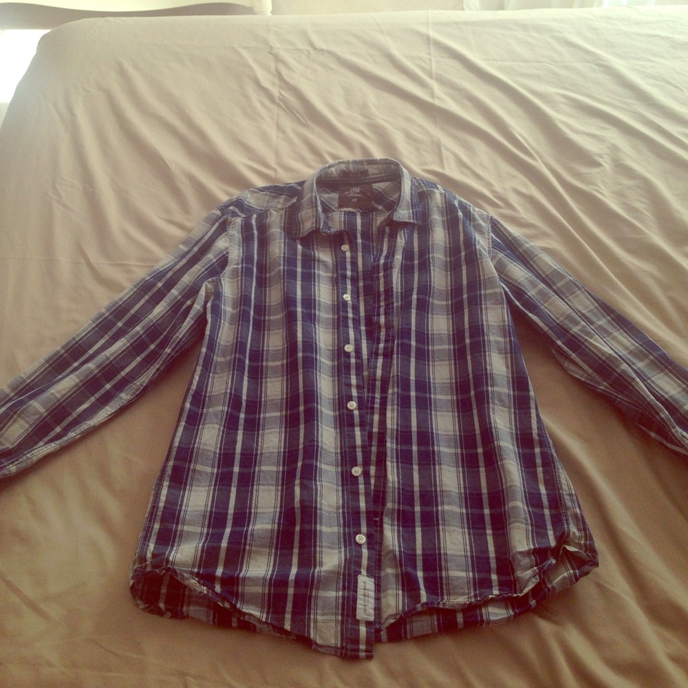 Long Sleeve Plaid Button Down Shirt 👌🏾