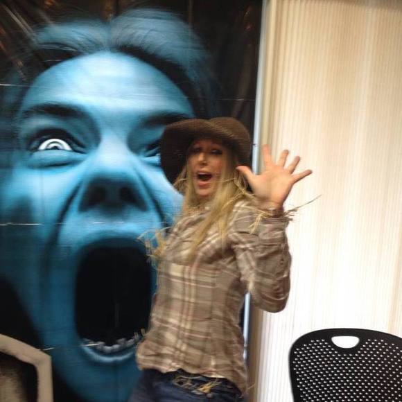 Meet your Posher, Julie - Picture 1 of 1