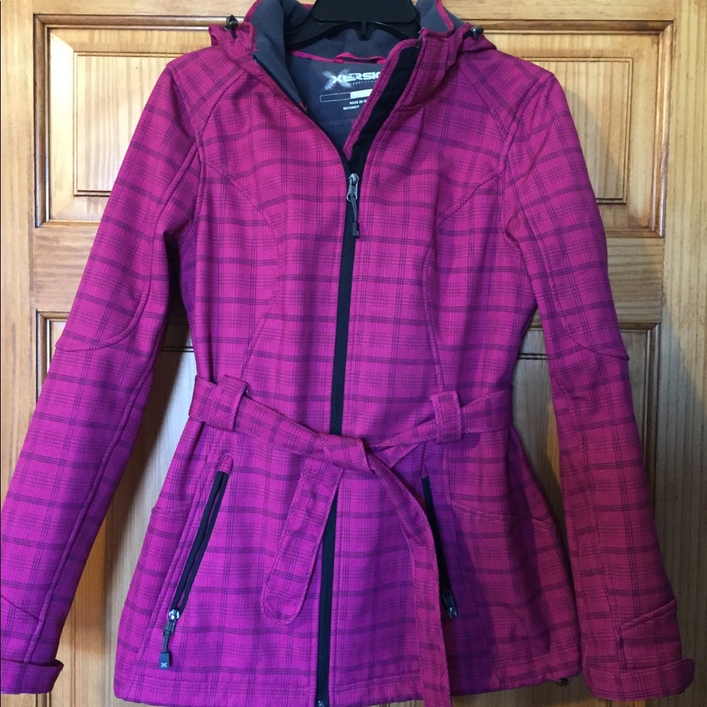 Water resistant soft shell jacket