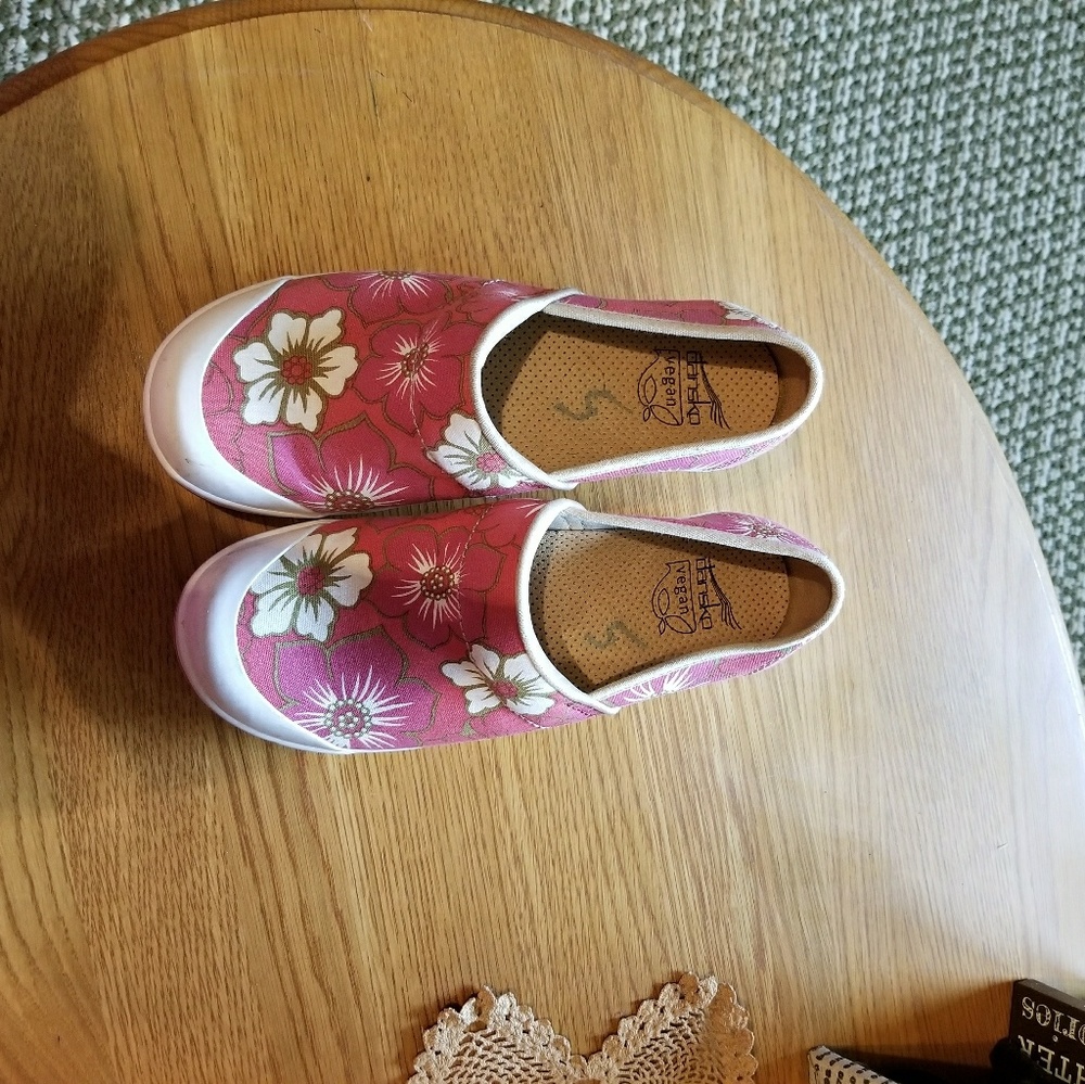 Dansko size 8