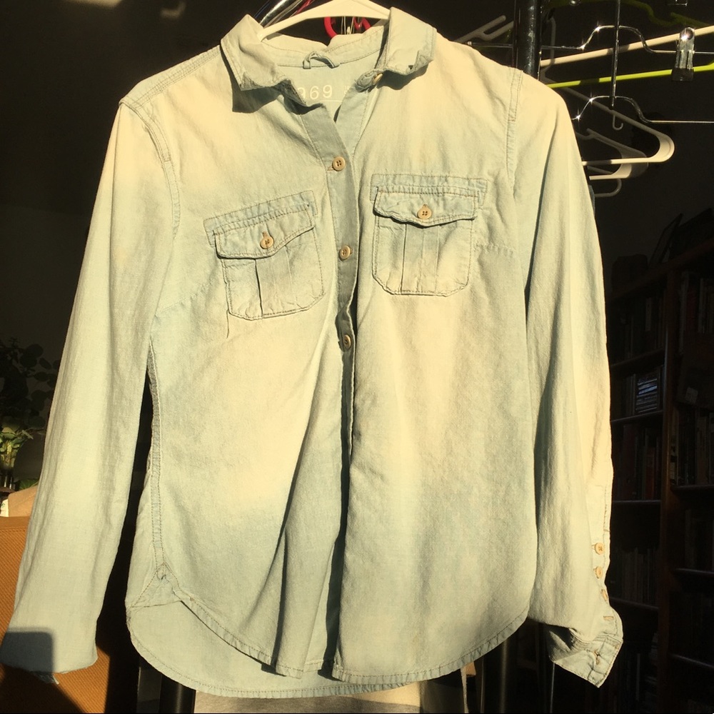 Gap light jean button down shirt xxs