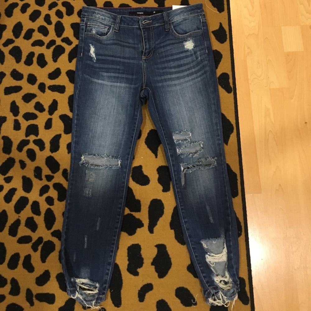 Mid rise destructed crop jeans