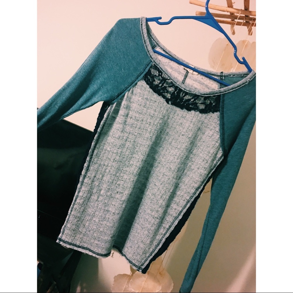 Hem and thread lacey shirt