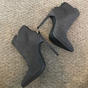 Steven by Steven Madden Grey pointed toe bootie