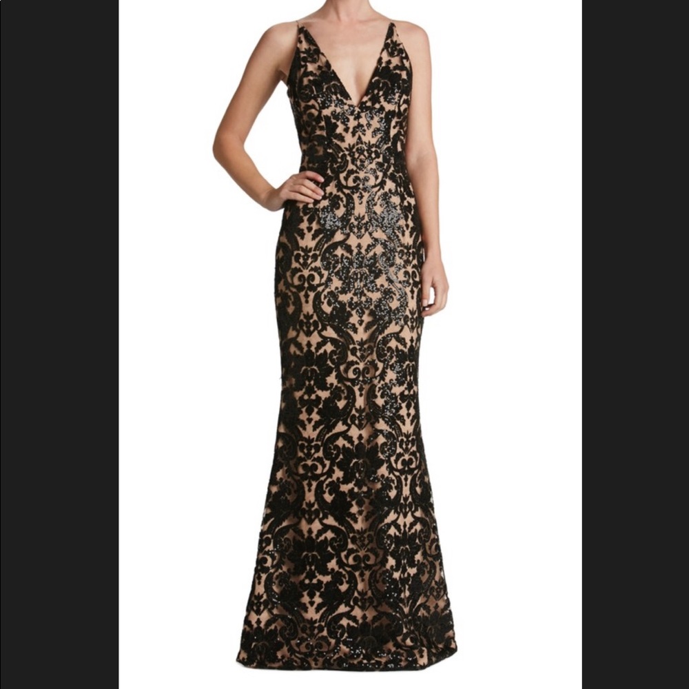 Brand new stunning formal gown FITS A SIZE SIX