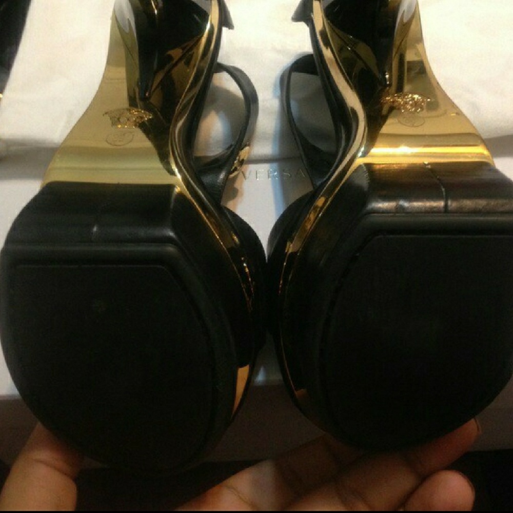 Versace sculpted platform sandal - Picture 3 of 6