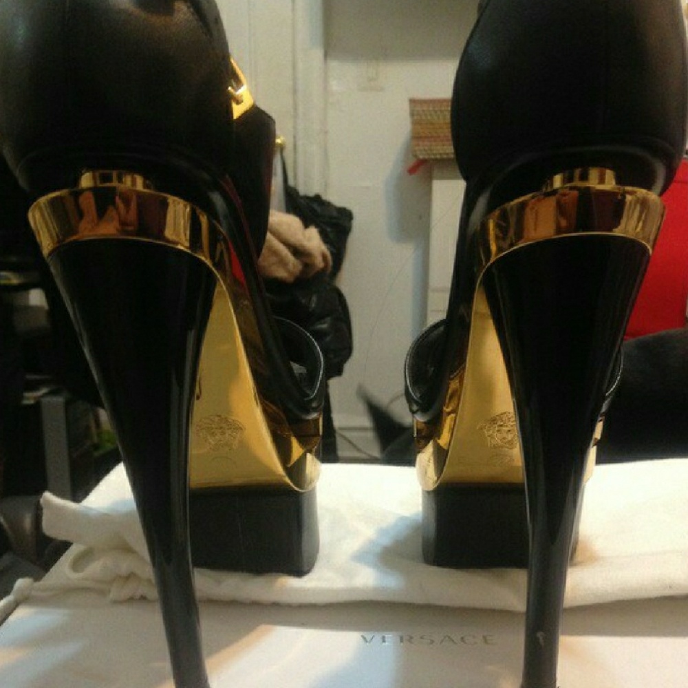 Versace sculpted platform sandal - Picture 4 of 6